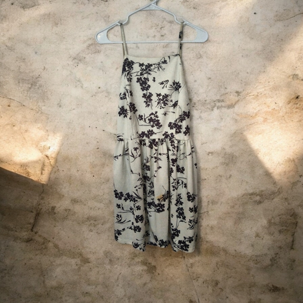 Fanncyinn Size M Black and White Floral Midi Dress